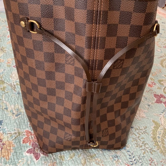 Authentic Louis Vuitton Neverfull GM Tote in Damier Ebene | - Picture 4 of 10